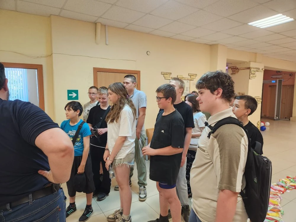 💫Старший отряд "Искорки дружбы " из лагеря с дневным пребыванием заглянули за кулисы: профориентаци