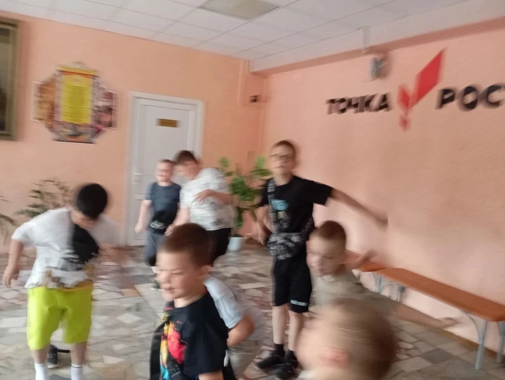 Сегодня в пришкольном лагере состоялся танцевальный марафон "Кто кого перетанцует" среди девочек и м