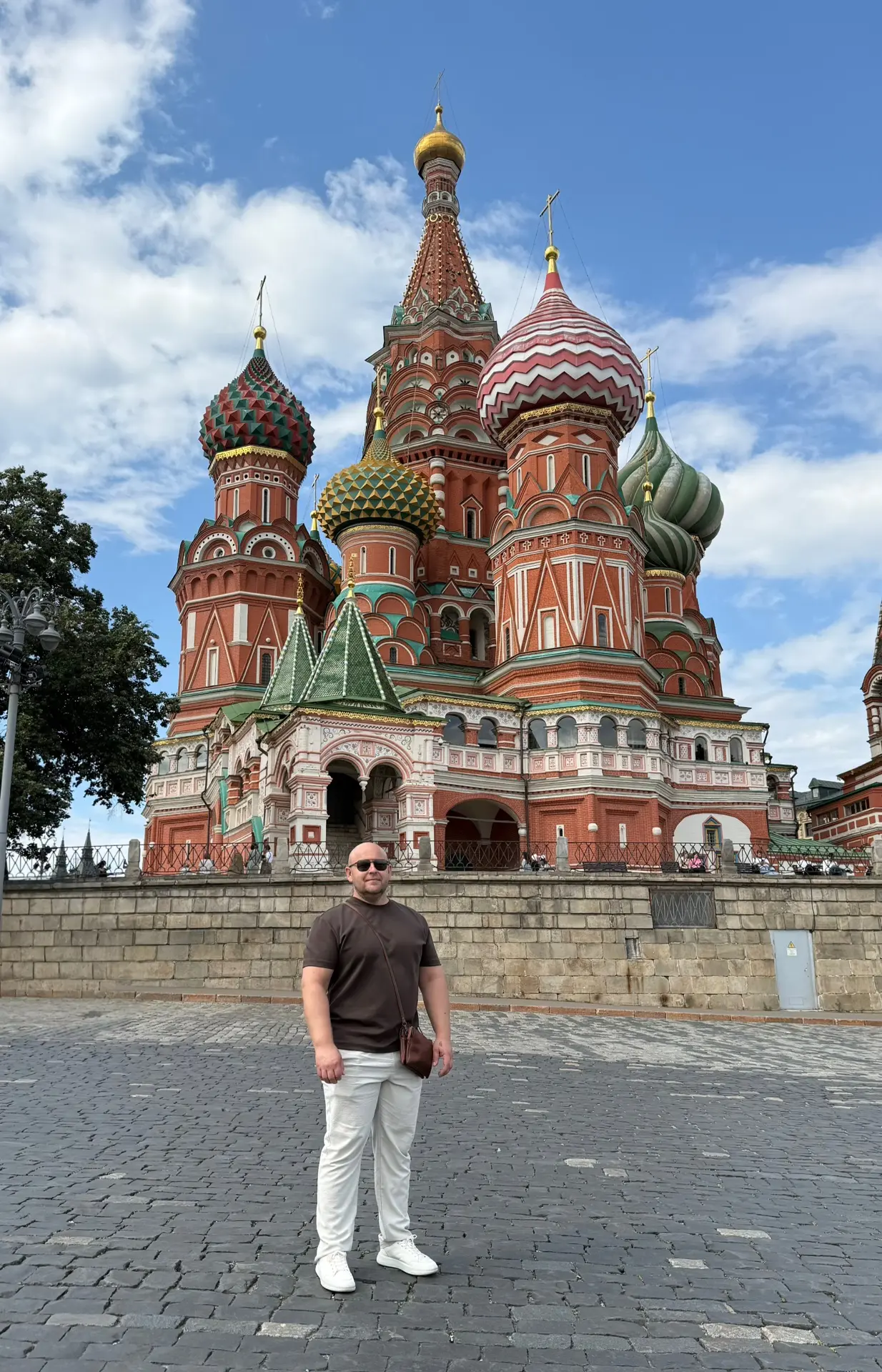 Московские зарисовки ✨

Из Перми мы полетели в Москву и провели здесь пару дней. Для Димы это было п