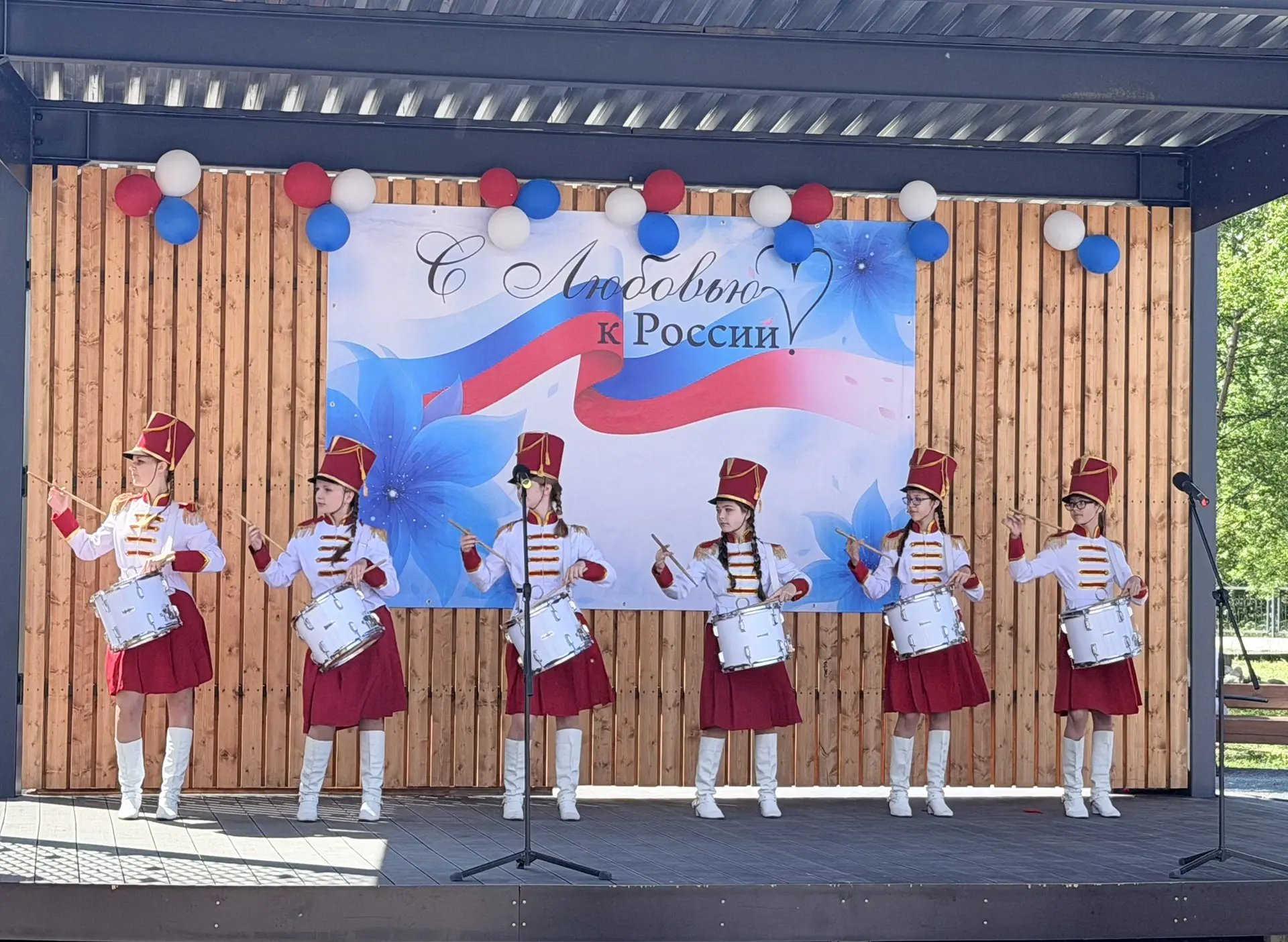 С Днём России! 🇷🇺 🥁 

Сегодня выдался по-настоящему праздничный день! ☀️ Отряд барабанщиц «Озорны