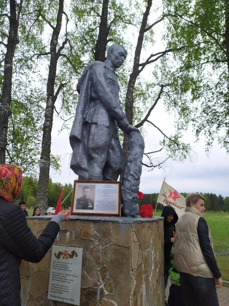 9 мая на празднике-митинге у братской могилы советских воинов, павших в боях с фашистами в Великой О