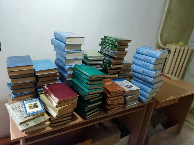 БИБЛИОТЕЧНОЕ "ЗАКУЛИСЬЕ"

Что такое библиотека? Пришёл, сказал "тётеньке" какую книжку надо - она те