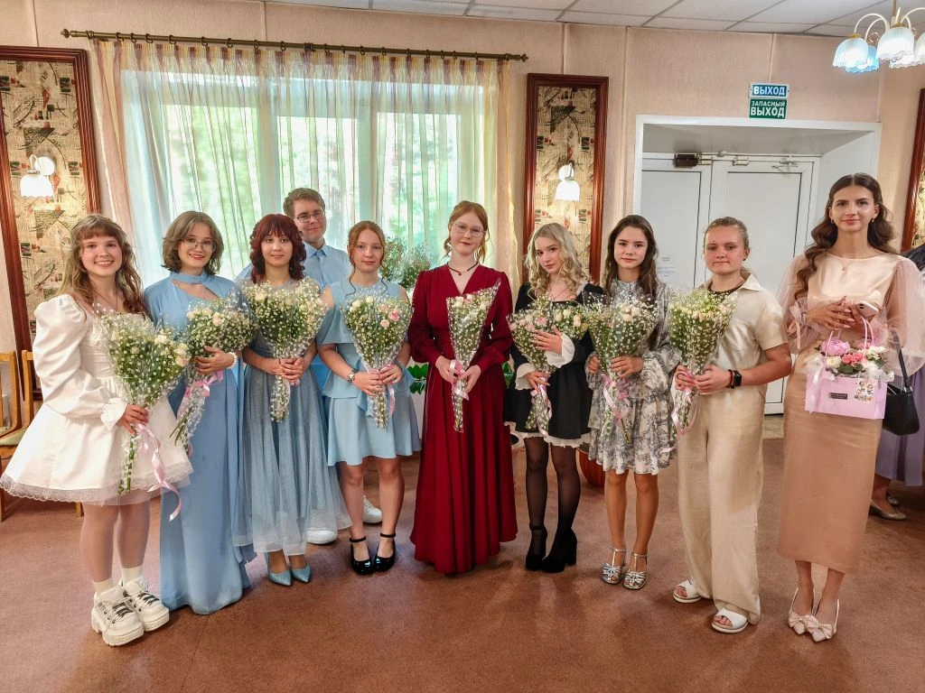 Вручены свидетельства! Выпускной вечер в Детской музыкальной школе города Зеленогорска состоялся!

П