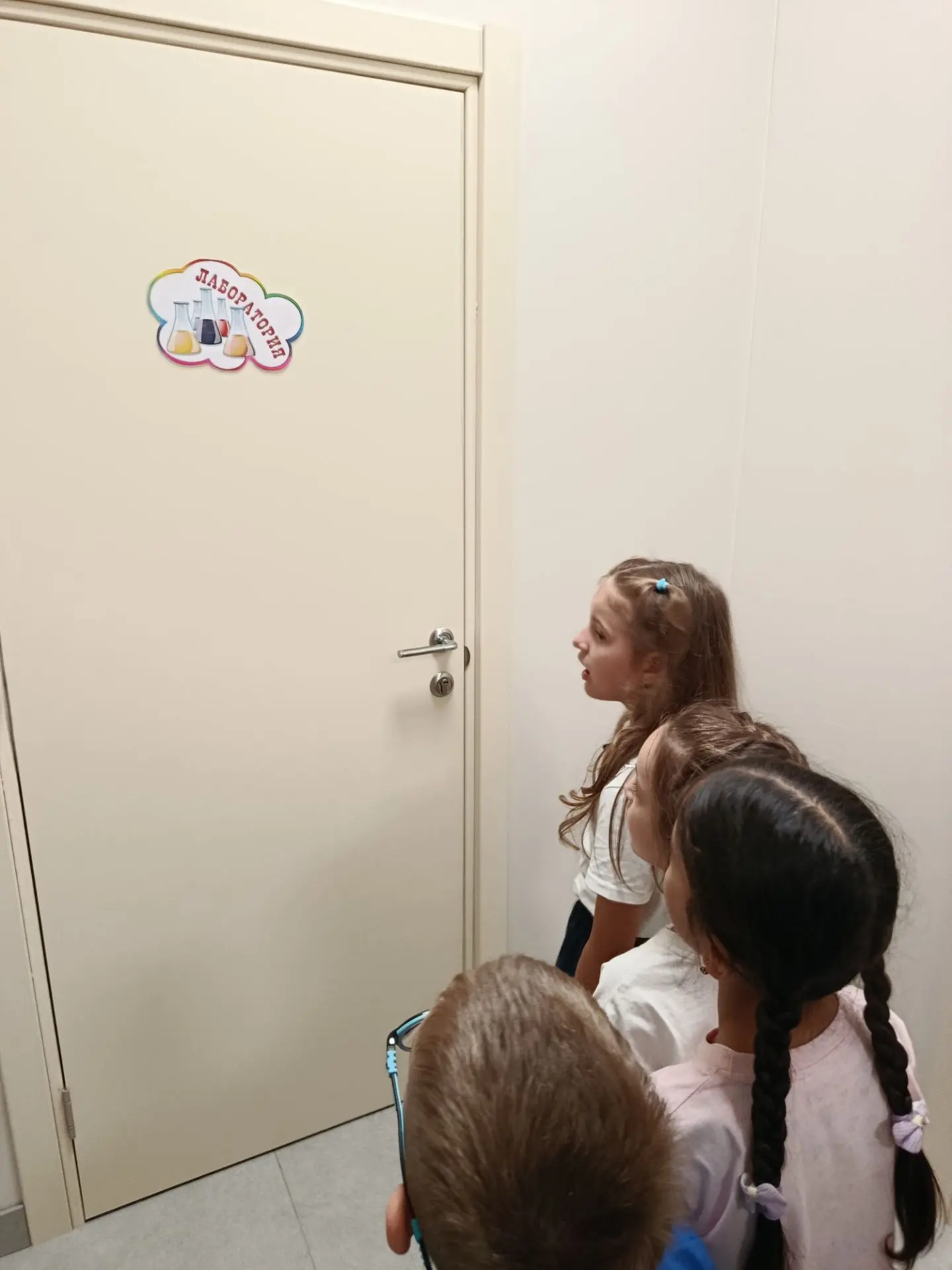 Сегодня в ДО N 21 "День опытов и экспериментов". Ребята старшей разновозрастной группы  "Звездочки" 