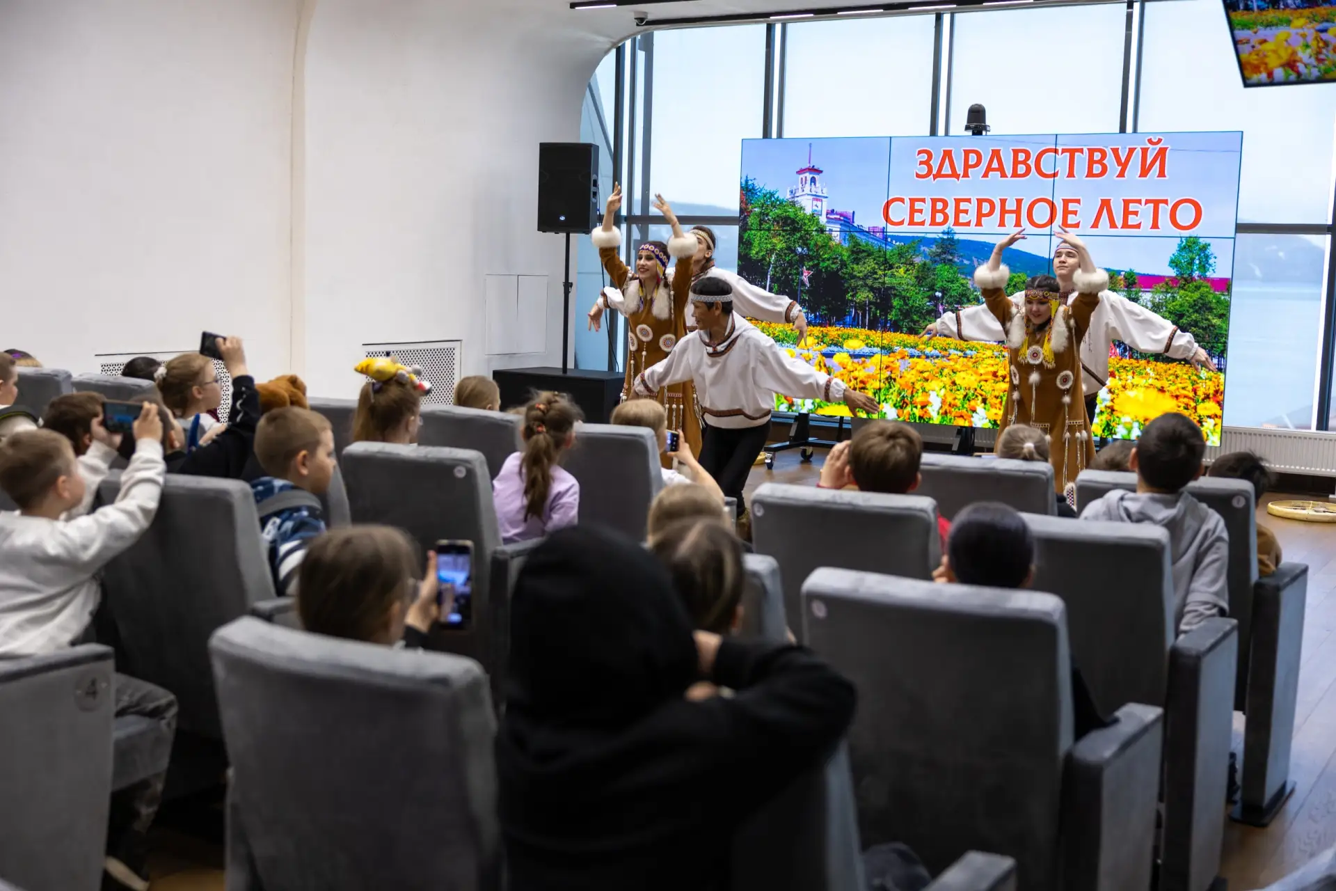 ☀️ 5 июня ансамбль песни и танца народов Севера «Энэр» представил два больших концерта «Здравствуй, 