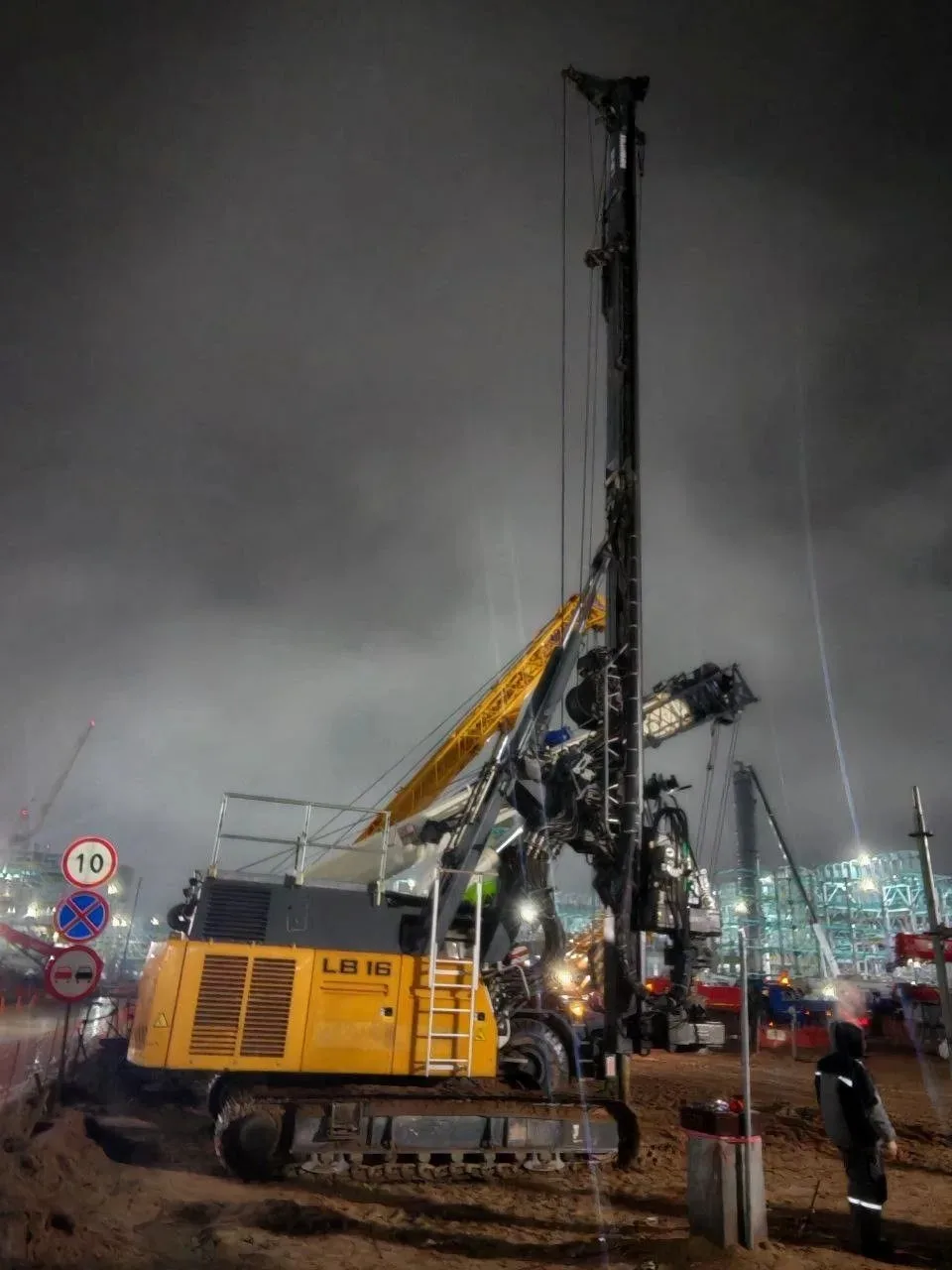 Приветствую! 

Буровая установка Liebherr LB16 под лидерное бурение, 2015 гв

Продажа