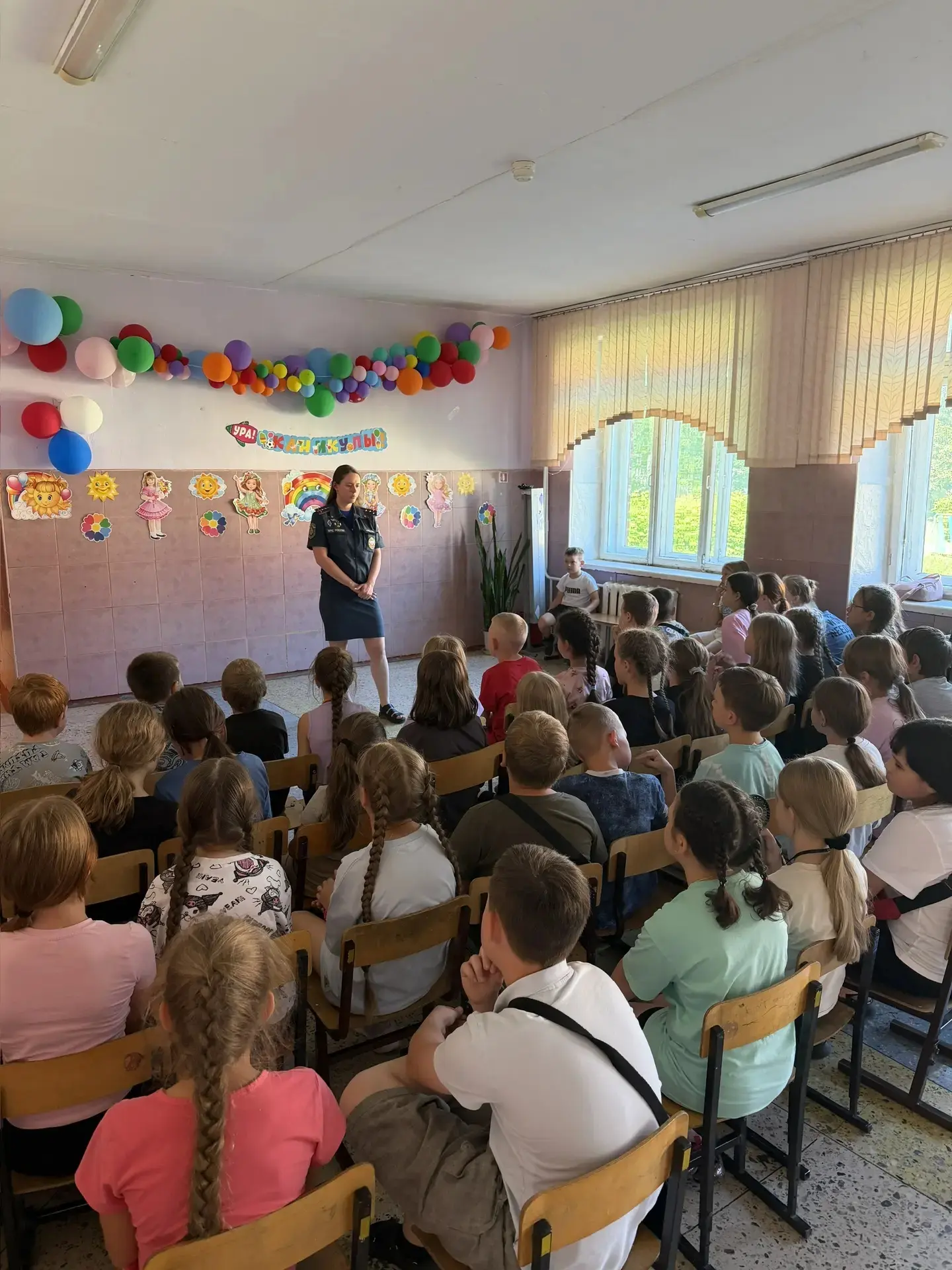 🌊 Час безопасности в лагере "Радуга здоровья" 🌞

На наших летних каникулах безопасность — это прио