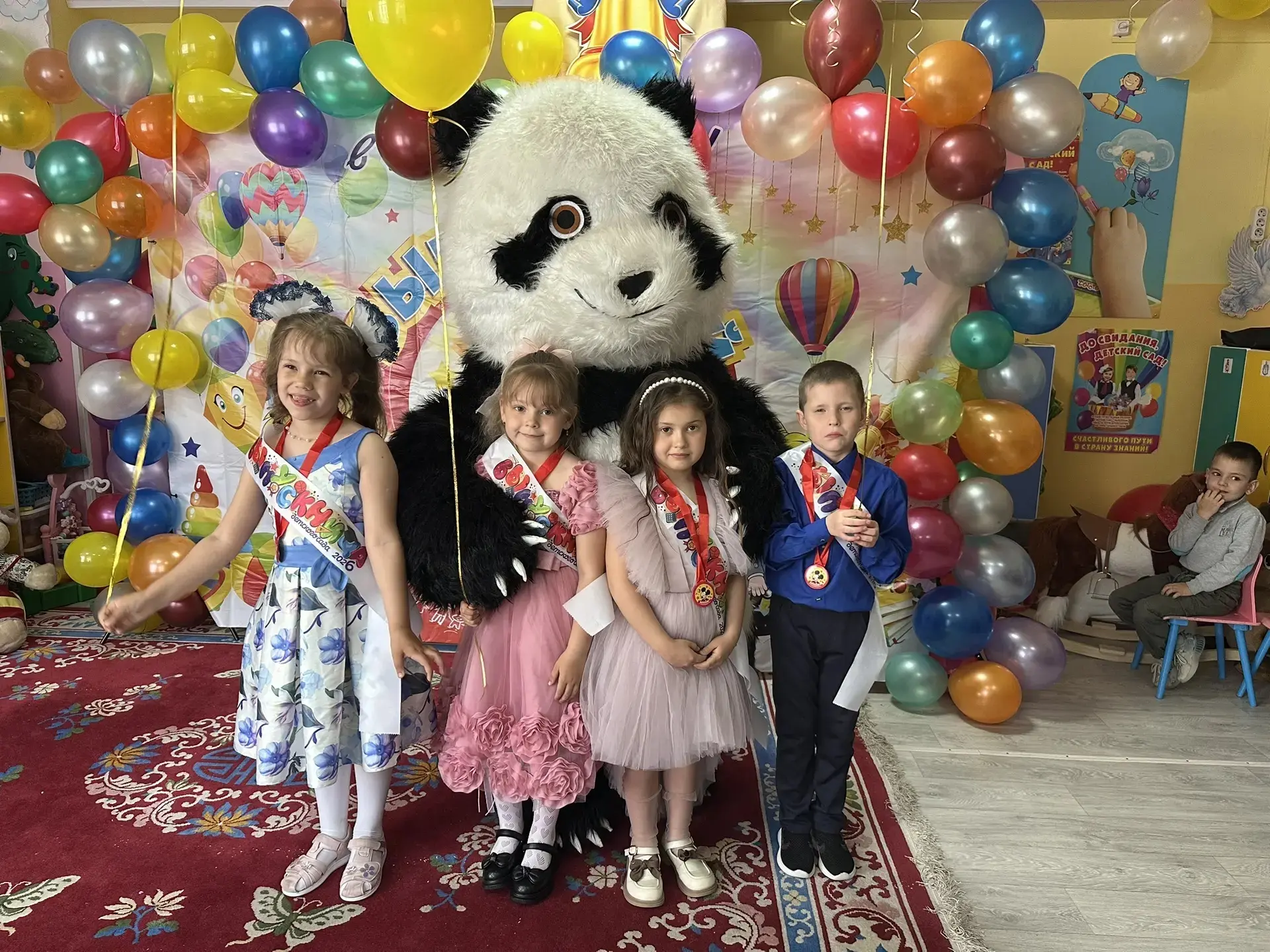 🎉🎈🥳🎈29 мая в разновозрастной группе с.Поповка  прошел утренник ,,Прощай детский сад!"           