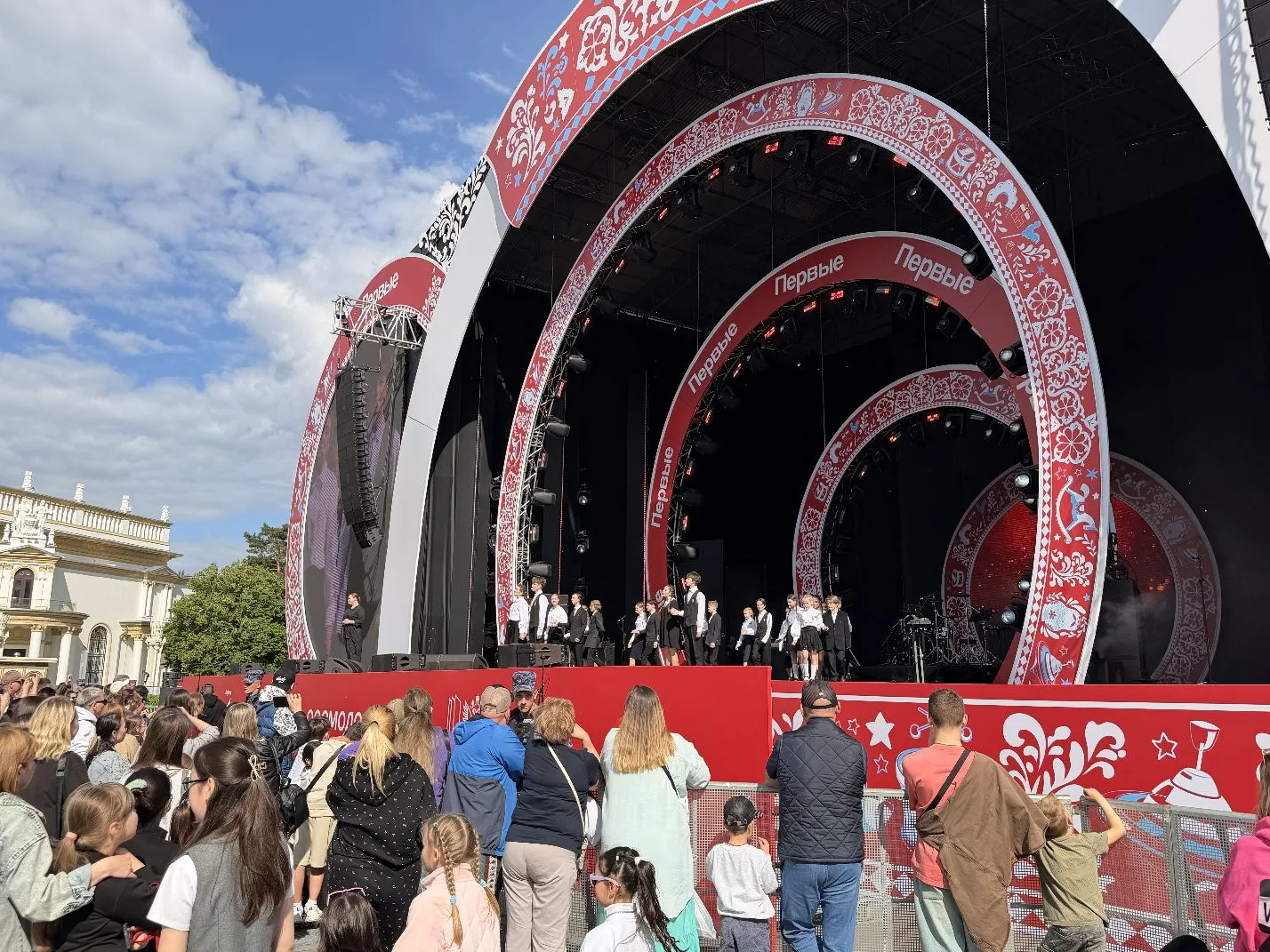 🌟 В Москве завершился V Фестиваль Движения Первых на ВДНХ — настоящий праздник детства и юности, ко