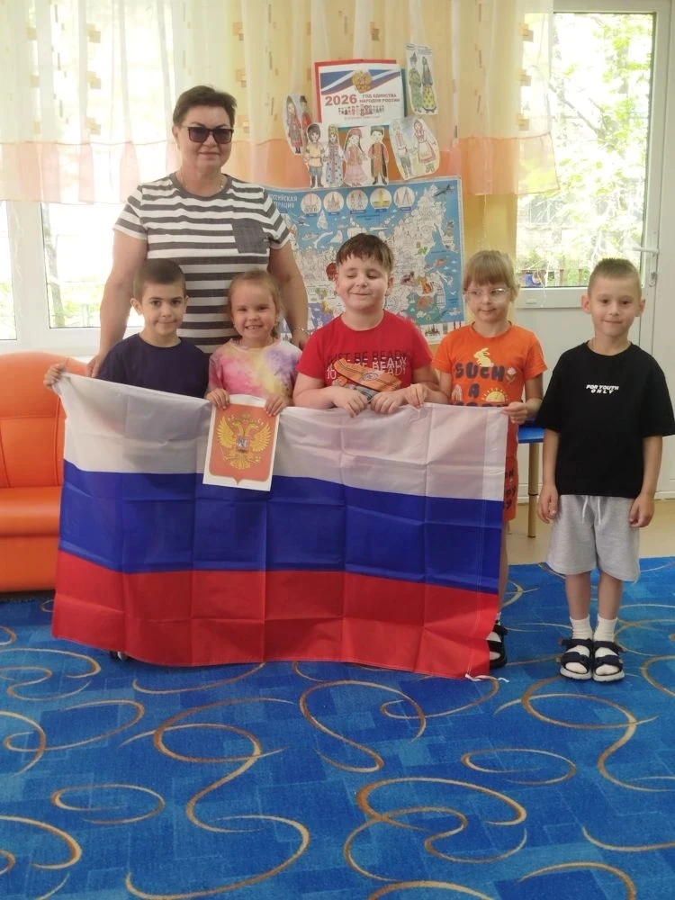 Детский сад готовится к празднованию Дня России 🇷🇺

С детьми проведены: 
🇷🇺 беседы "Моя Россия"
