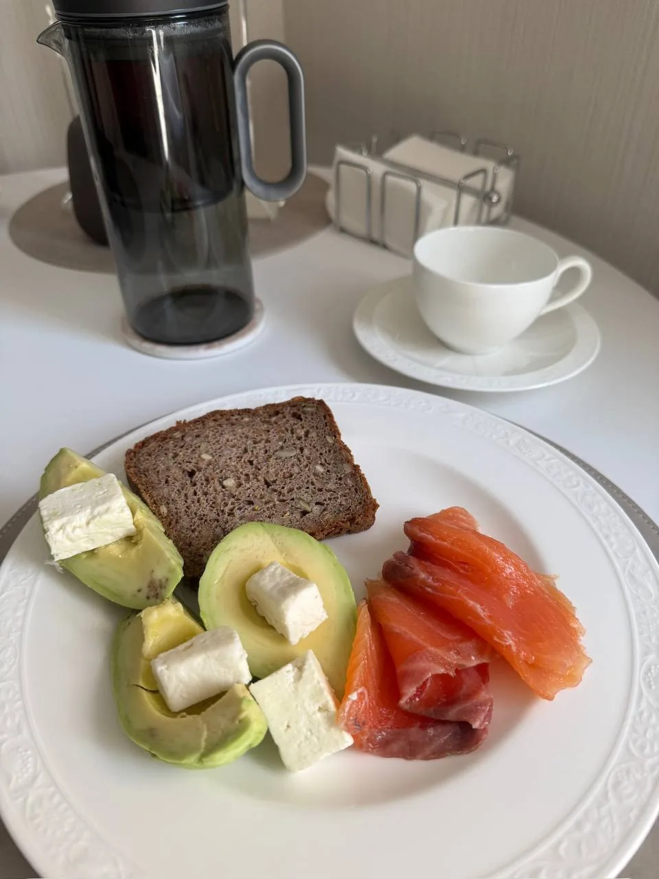 МОЙ ЗАВТРАК 

Мои хорошие, сегодня на завтрак у меня⬇️
🥑 Тост из полбяной муки с семечками
🧀 2 лом