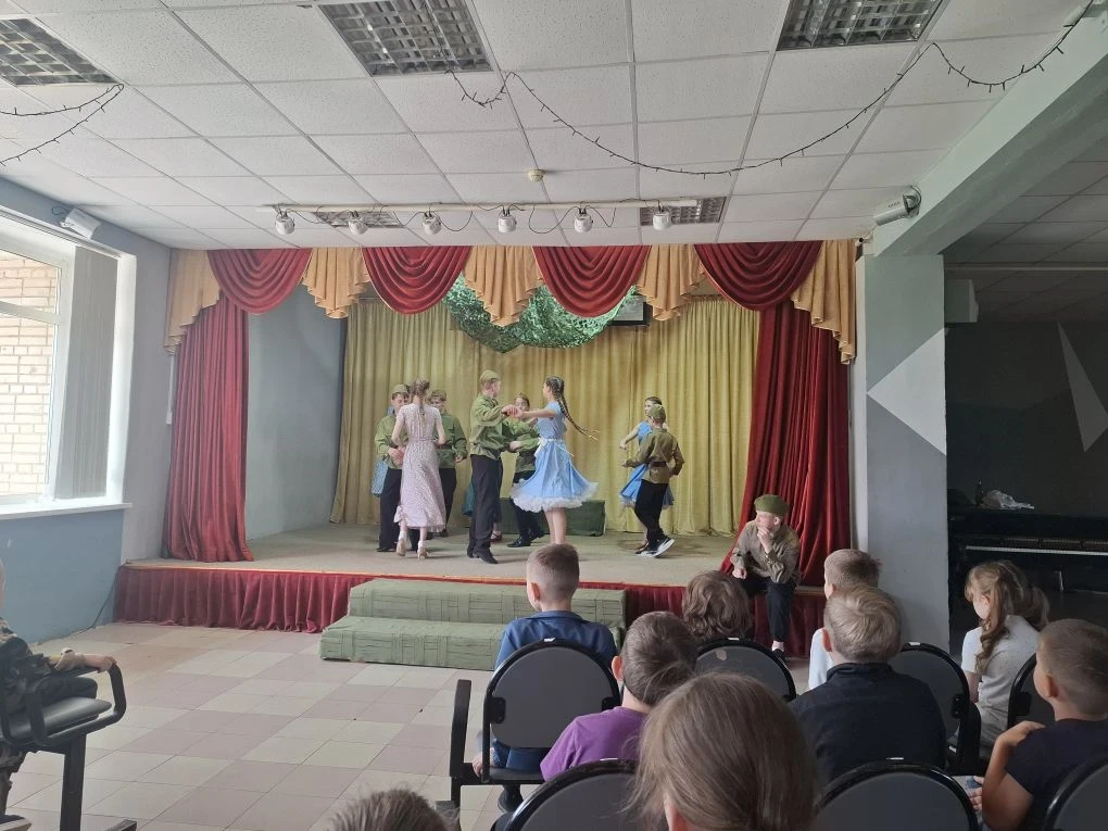 В нашем школьном лагере театральный день! Посмотрели спектакль по мотивам произведения А.Твардовског