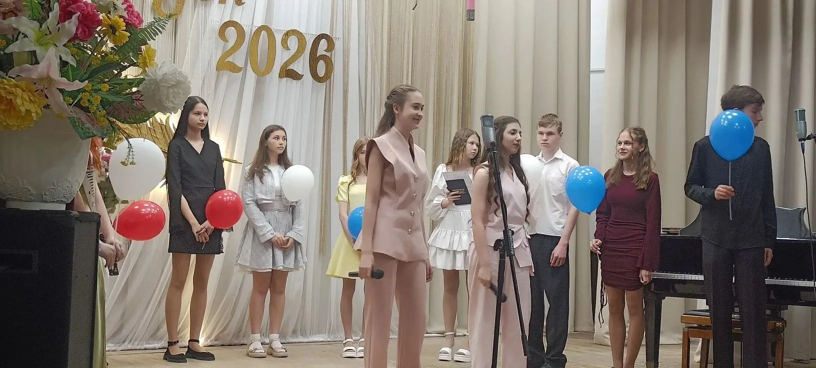 💐 Дорогие наши выпускники! 💐Наступил очень трепетный и волнующий момент — ваш выпускной! ❤️Мы, ваш