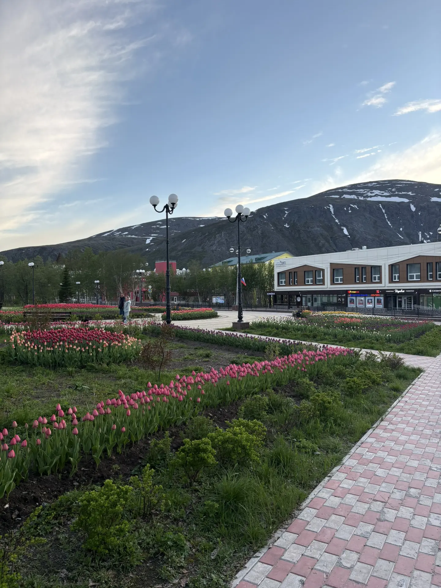 🗺️ Там где не заходит солнце

Сегодня я пересёк полярный круг и остановился в городе Кировск, котор