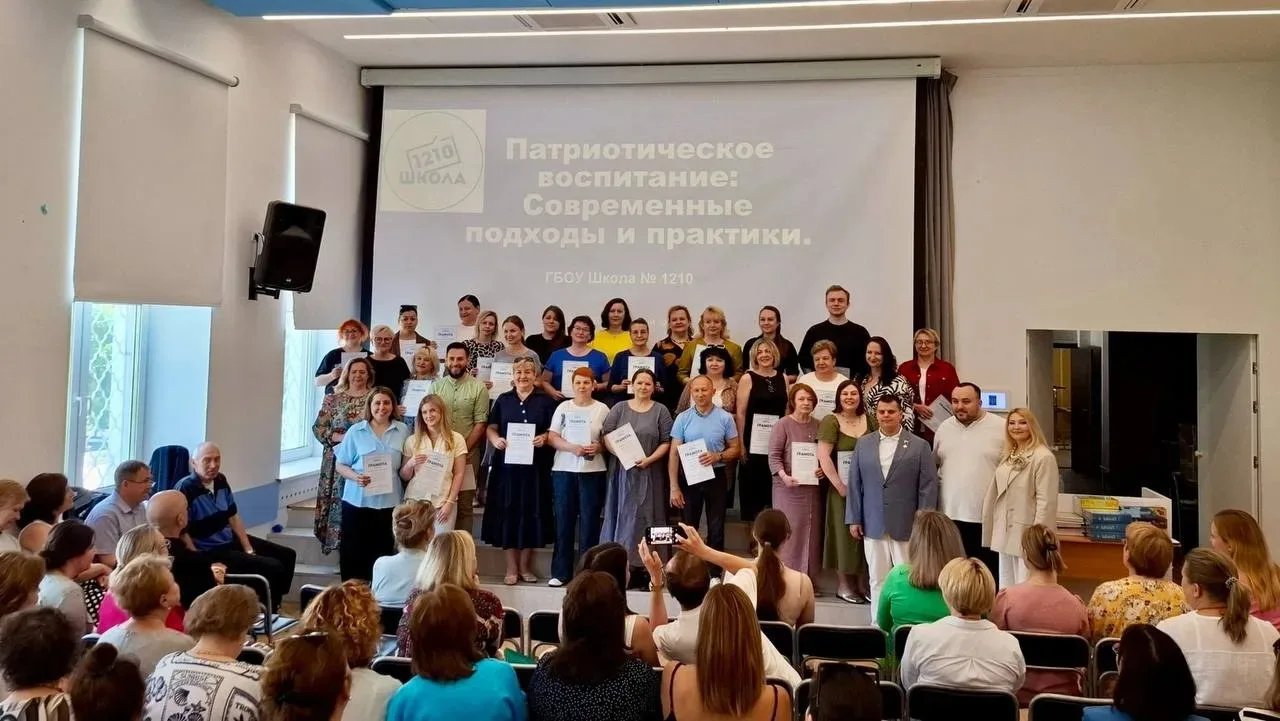 🇷🇺 В школе №1210 прошла встреча с Героем России Эдуардом Казымовым

✨ В Щукино состоялась встреча 