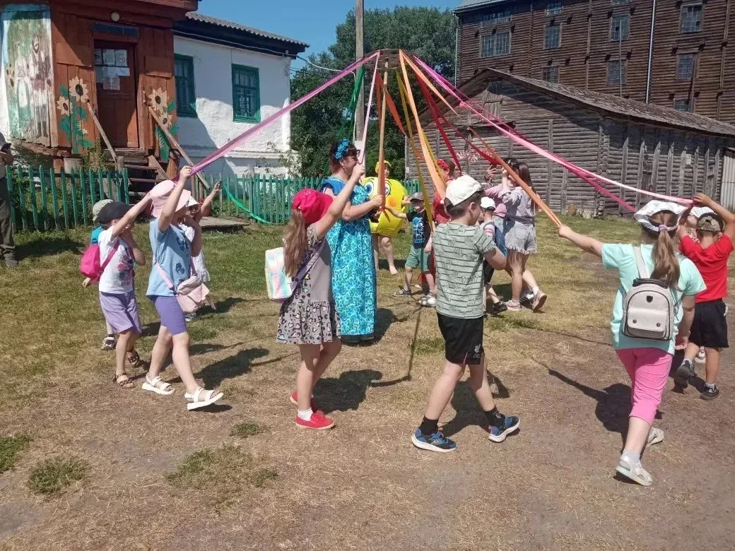 Наш день, 11 июня, получился очень насыщенным и по-настоящему тёплым!
Мы с ребятами отлично провели 