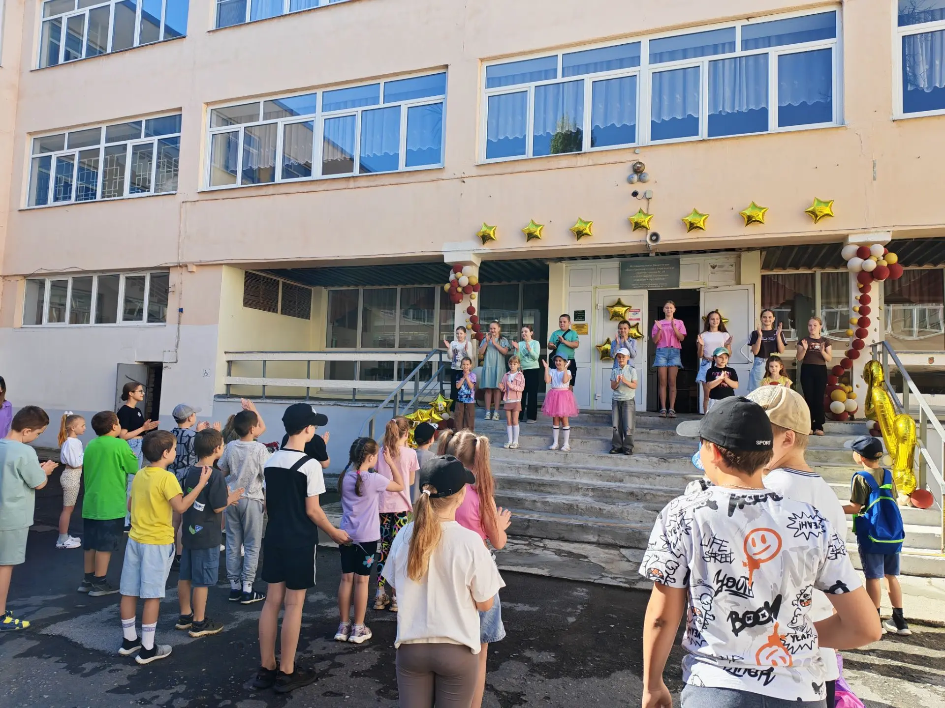 🎉 Заключительный день в лагере — и какой насыщенный! 🎉

Утро началось с бодрой зарядки — зарядилис