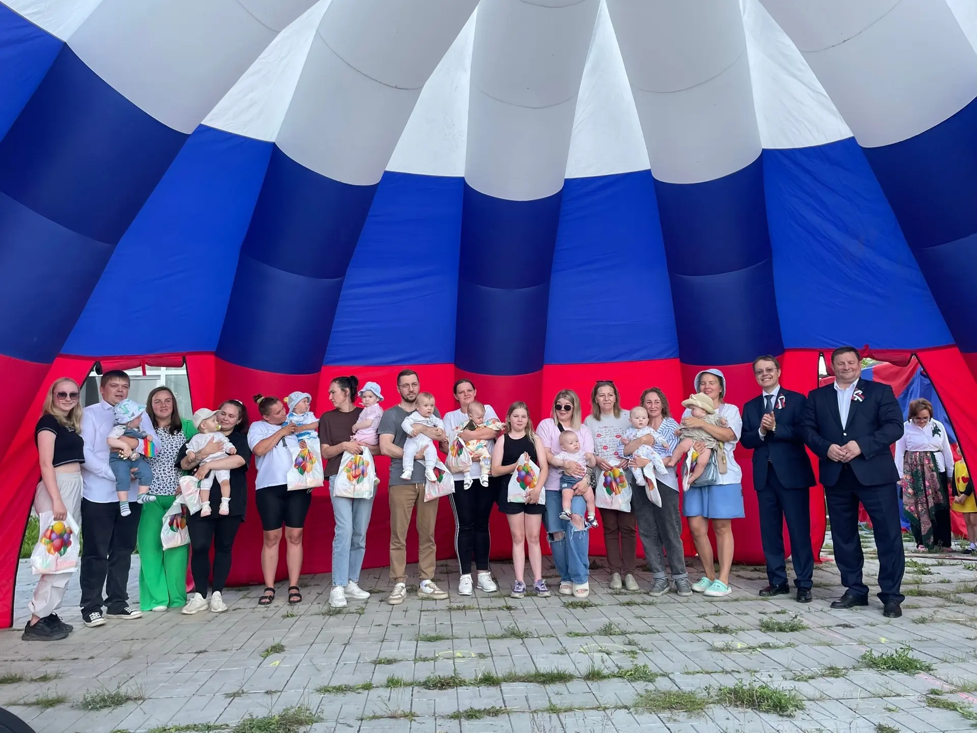 🎉🇷🇺 День села Кашино — 323 года истории, традиций и добрых встреч! 🎉

12 июня, в День России, жи