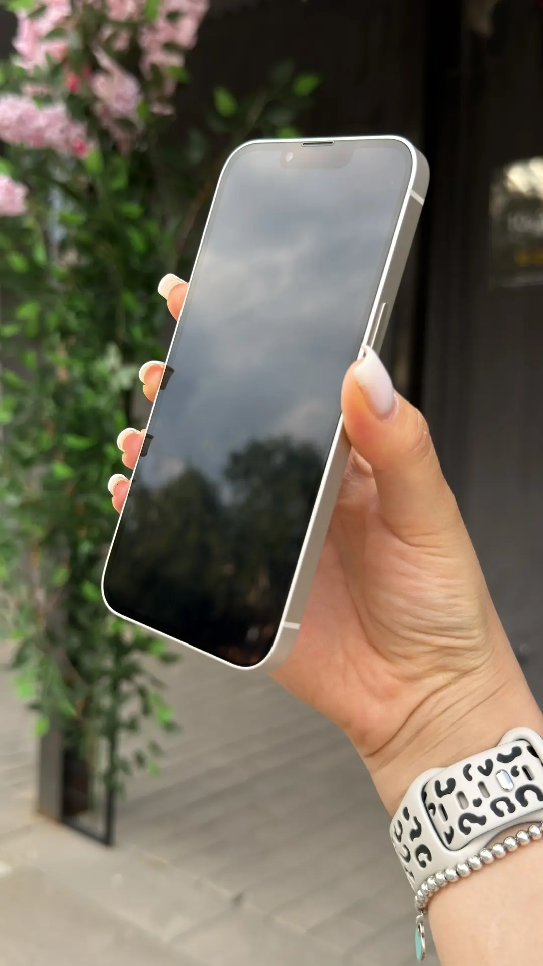 iPhone 13 | 128gb | Starlight 
Состояние аккумулятора: 82%

Хорошее внешнее состояние / Коробка / Те