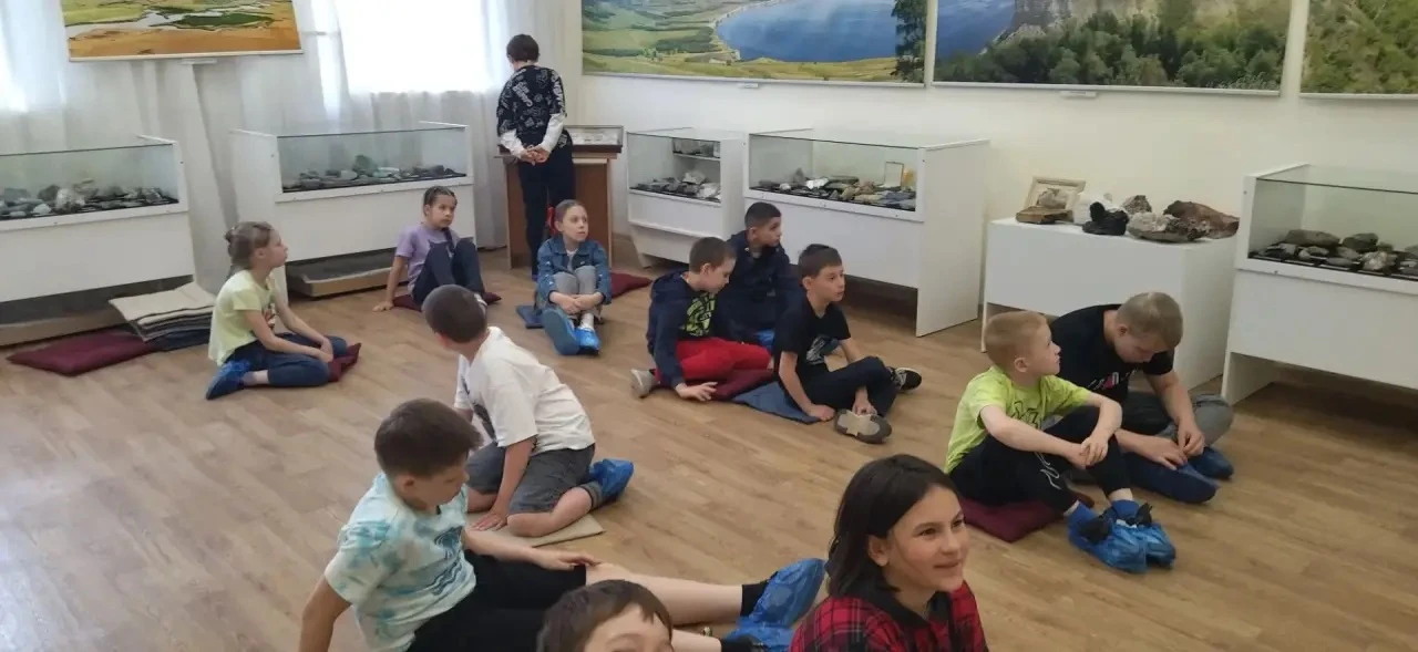 🌈 Будни детского лагеря «Радуга» 

17 июня наши ребята отправились в культурно-выставочный центр «Р