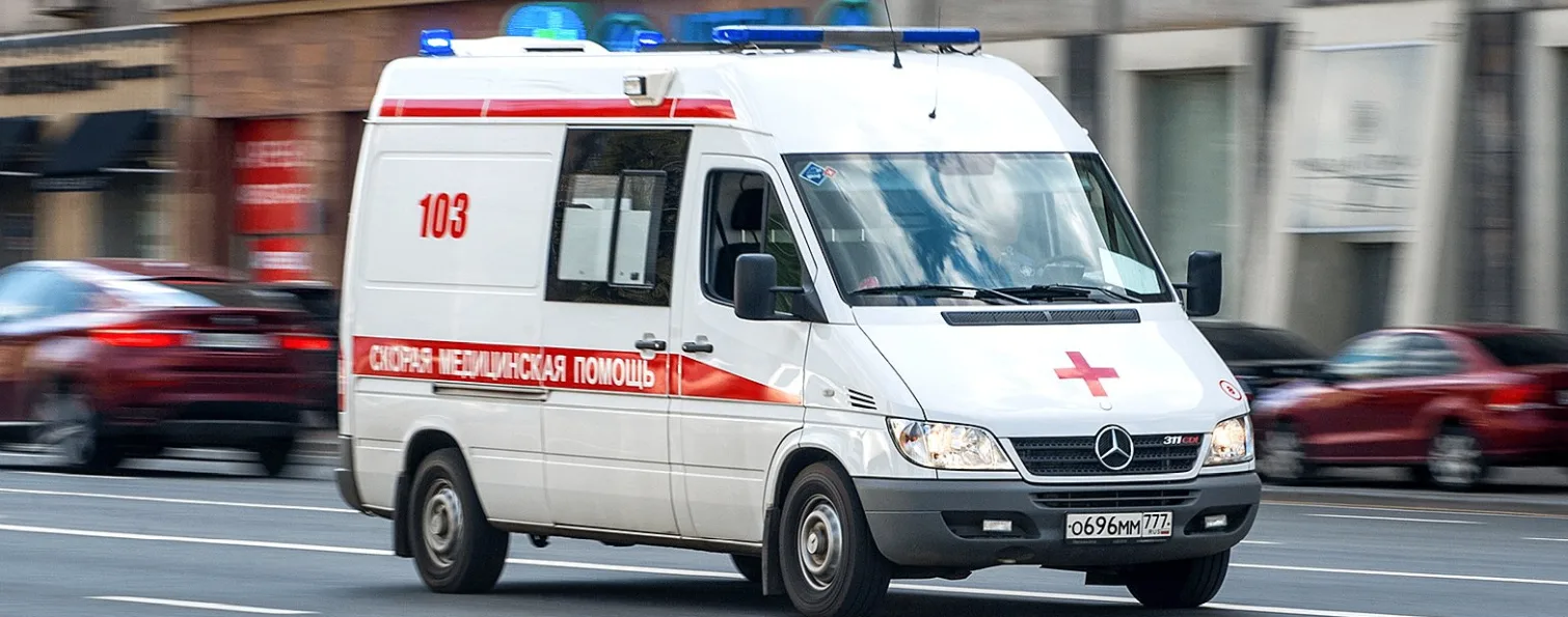 Скорая не приезжает на вызов: что делать, куда звонить и когда жаловаться

Разбираемся, когда скорую