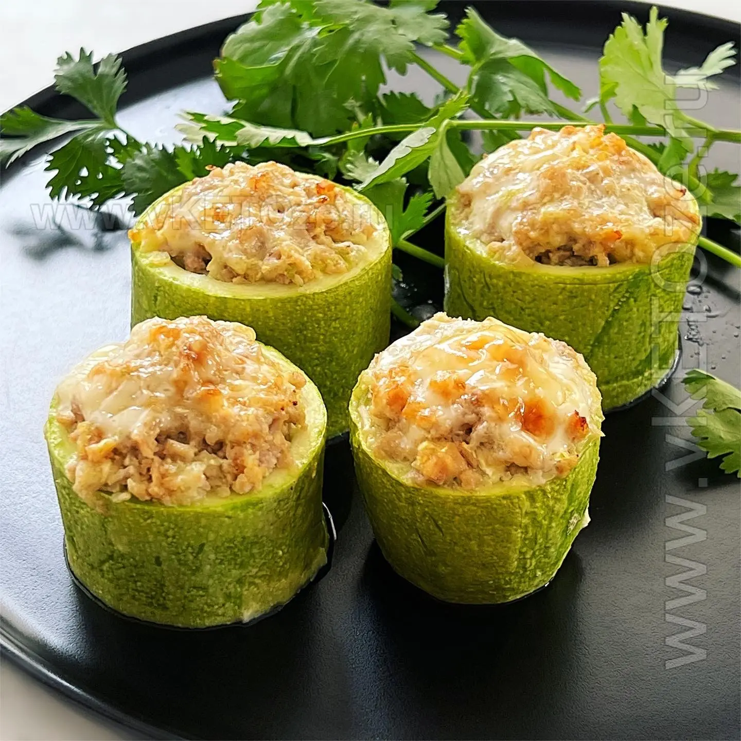 Фаршированные кабачки «Бочонки» 🥒

Начинается сезон кабачков - самое время для экспериментов 🥒 ⤵️⤵