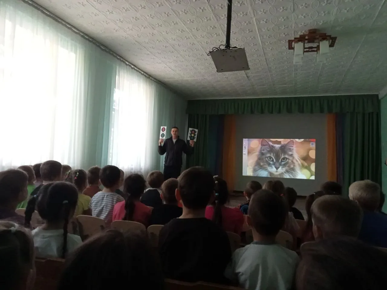 Сегодня в нашем детском саду,  инструктор по физической культуре Нетужилова Н.В., провела  спортивны
