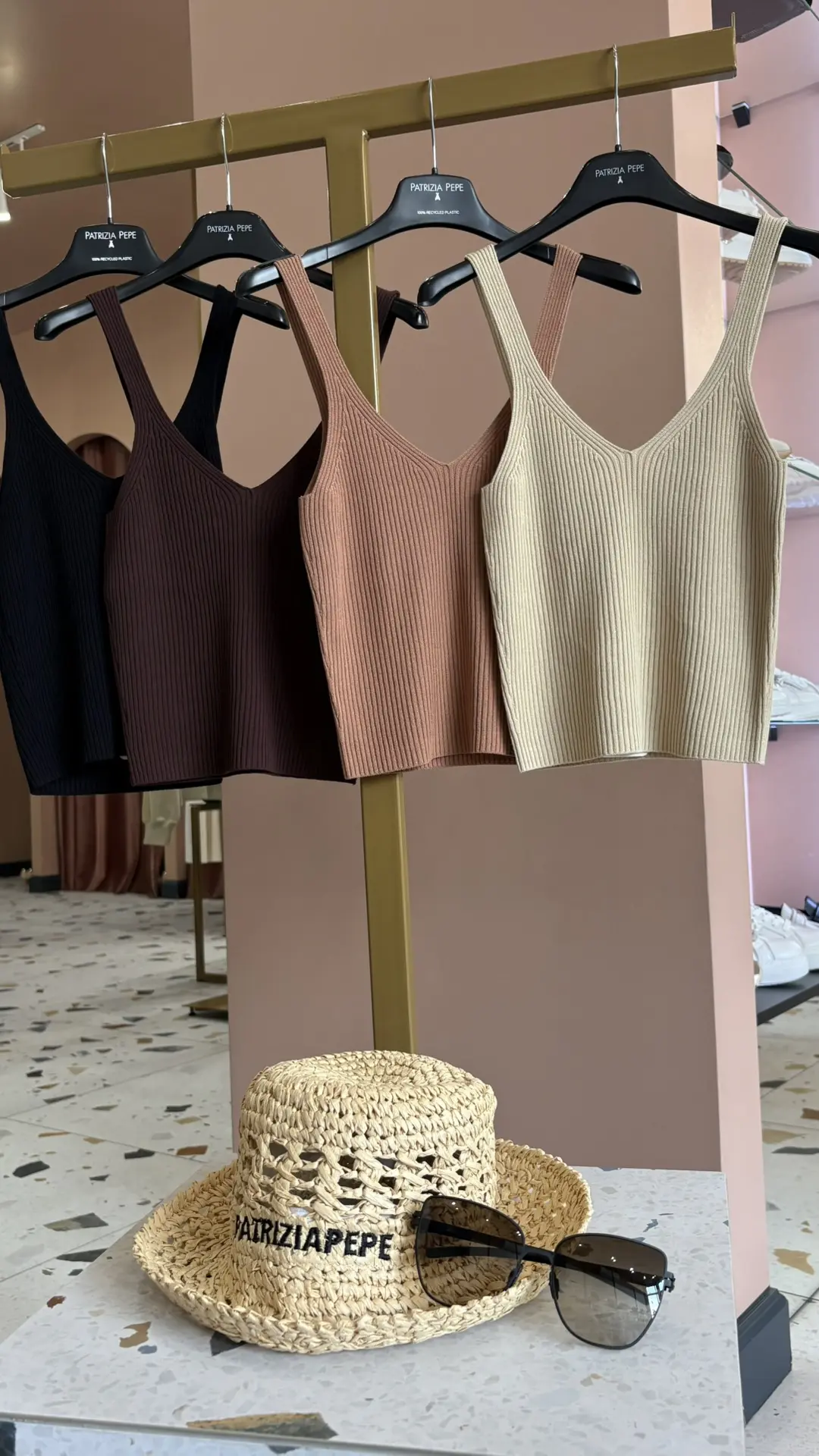 NEW COLLECTION 
Топы из премиального итальянского трикотажа 🩷

❔Не знаете, какой размер подойдёт?На