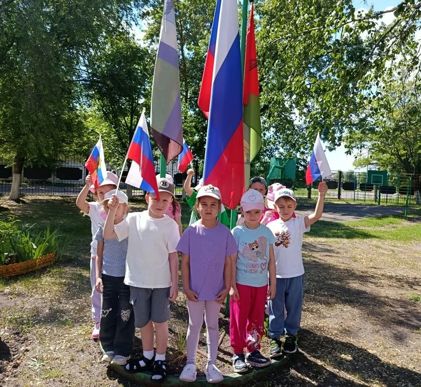 🇷🇺День России
12 июня в нашей стране отмечается День России. Это праздник свободы, мира и добра. О
