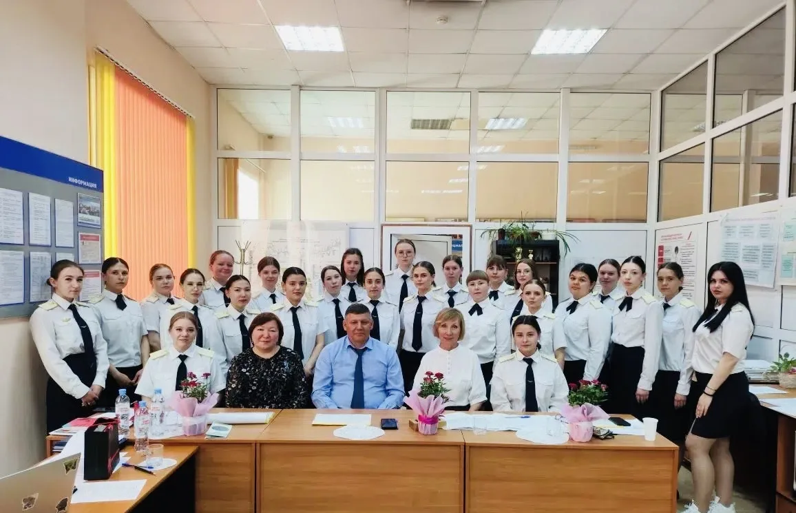 🙌🎓 Гордимся нашими девушками УУКЖТ ИрГУПС!

Именно они первыми на отделении защитили дипломные раб