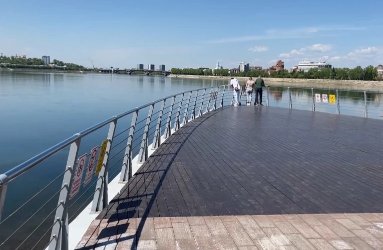 Настоящий парус появится на палубе "корабля" на острове Юность в Иркутске. Деньги выделены спонсорам