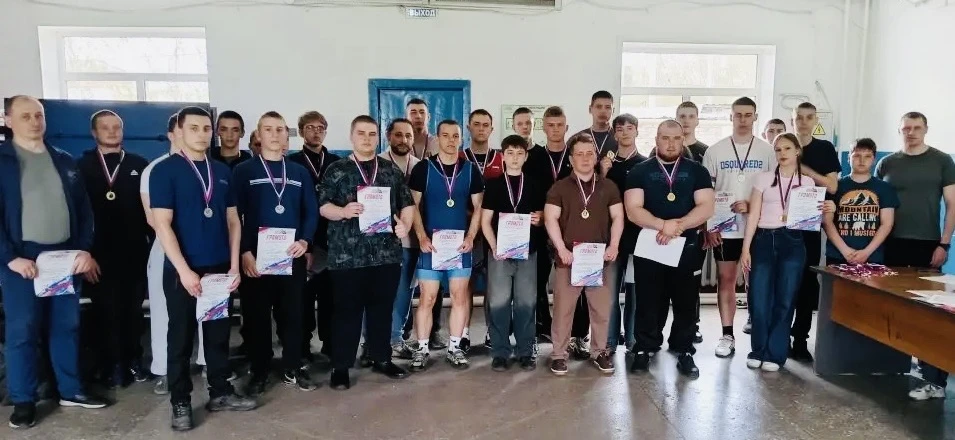 10 мая на стадионе «Пищевик» прошло первенство Мариинского муниципального округа по пауэрлифтингу, п