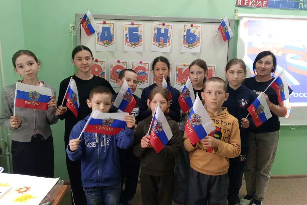 🇷🇺Всероссийская акция "Родиной горжусь"🇷🇺

В преддверии Дня России в пришкольном лагере «Время П