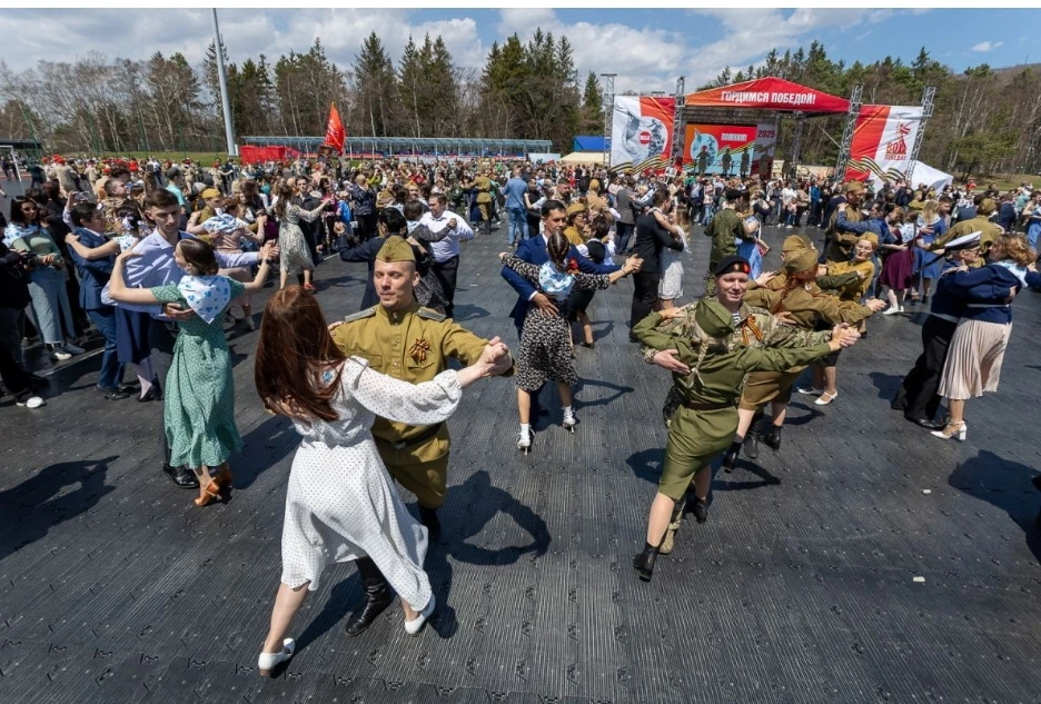 Южно-Сахалинск готовится к ежегодной акции «Триумф Победы» 

В этом году, как и прежде, сотни пар со