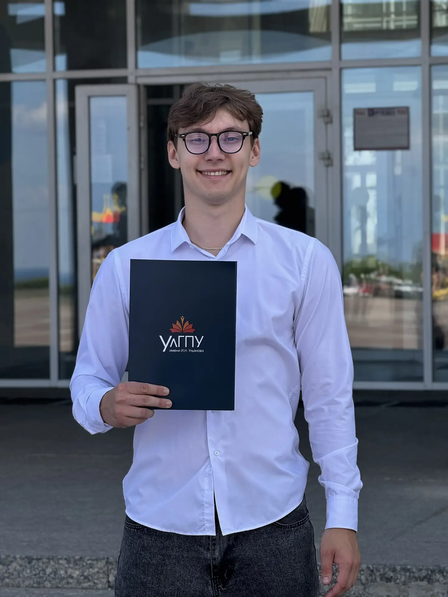 Поздравляем Илью Сорокина! 🎉🎓

Сегодня копилка достижений нашего защитника пополнилась ещё одной в