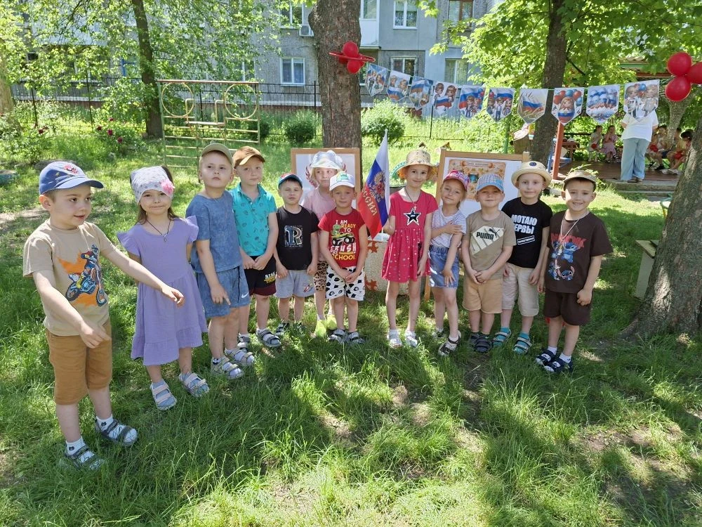 День России в нашем саду!

В нашем детском саду прошёл волшебный праздник, посвящённый Дню России! В