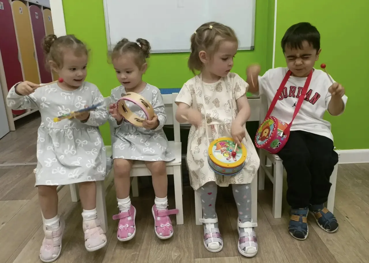 🎼🎼🎼🎼🎼🎼🎼🎼🎼🎼
А как вам наш сегодняшний оркестр?

Дети творили ритм, пробовали громко и тихо,
