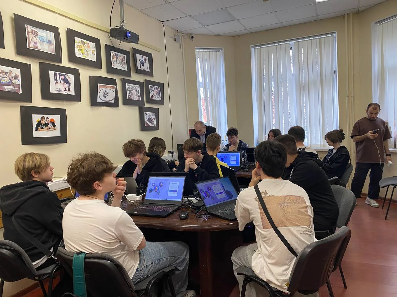 🤖 ОТКРЫТЫЕ УРОКИ «КОД БУДУЩЕГО» В РОБОЛАТОРИИ

Сегодня на базе РОБОЛАТОРИИ прошли открытые уроки в 
