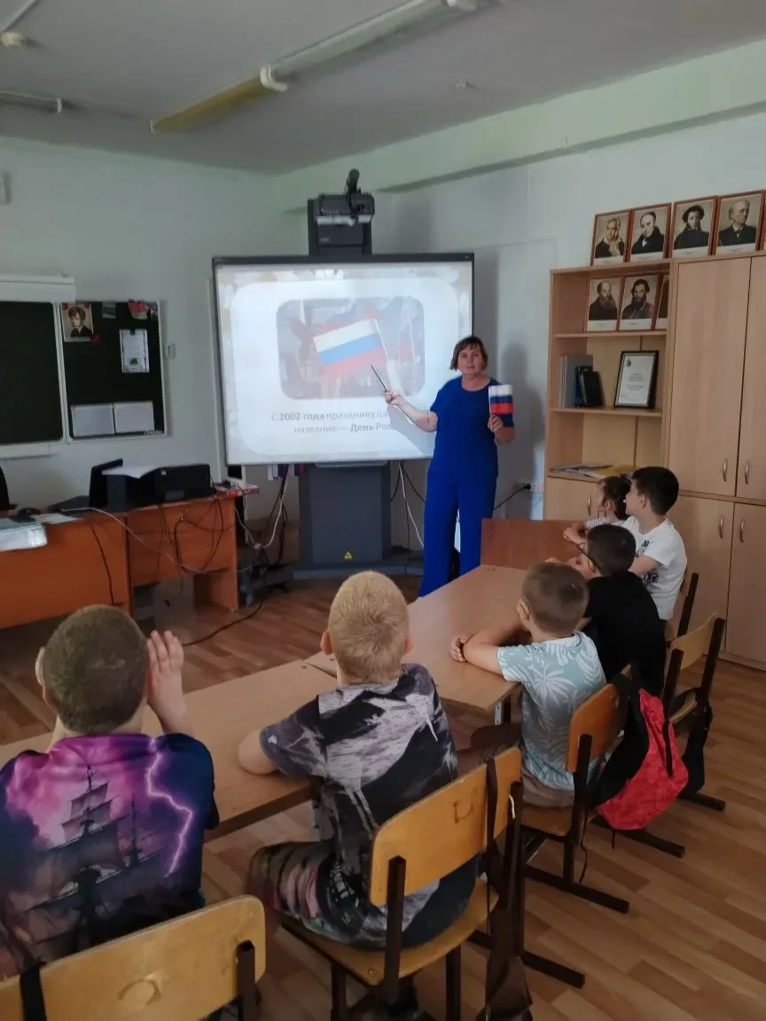 🤍💙❤️ Сердце России бьется в нашем лагере! 🤍💙❤️

📅 Сегодня, 11 июня 2026 года, в пришкольном лаг