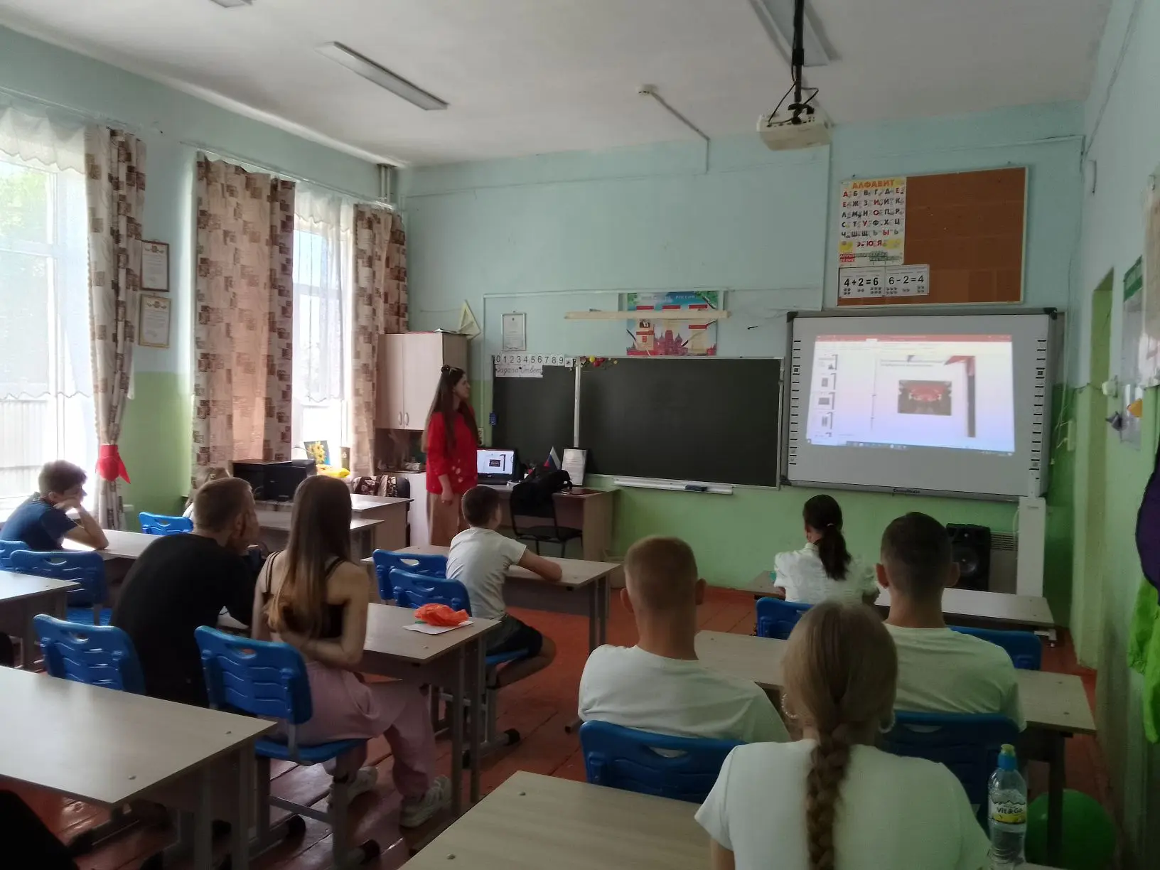 В рамках Всероссийской акции "Декламируй" волонтеры Добро.Центра Ясногорска организовали для учащихс