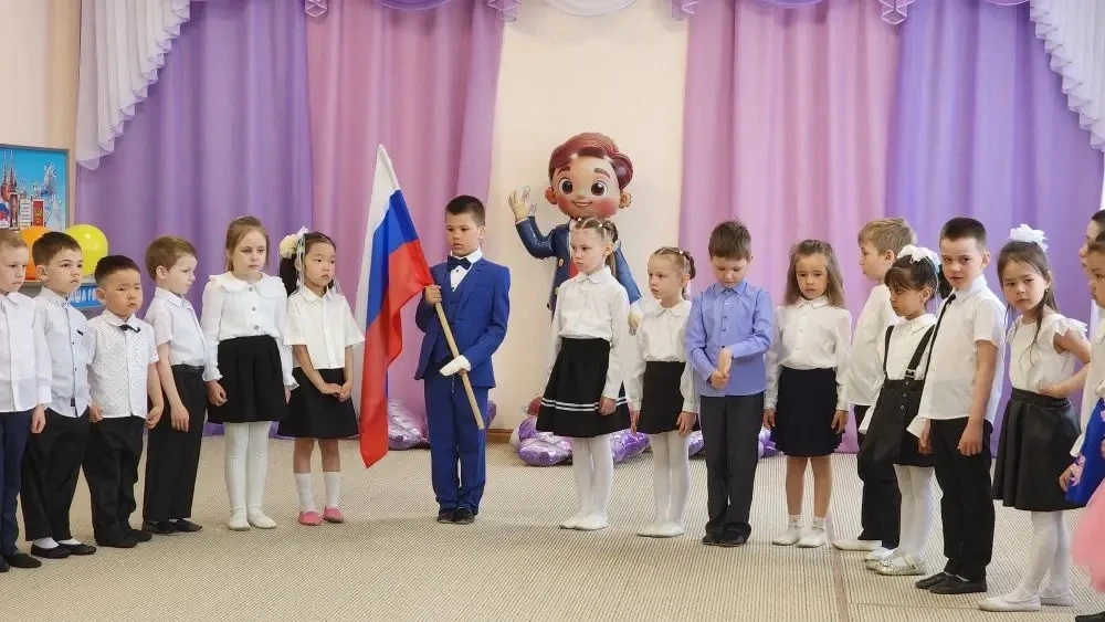 Сегодня в торжественной обстановке в детском саду 46 прошёл праздник, посвящённый Дню России. 
Воспи