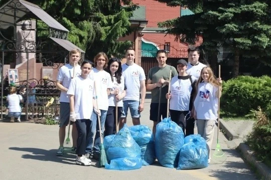🧹 Субботник на Бугровском кладбище: студенты ГМУ сохраняют память о знаменитых нижегородцах

Студен