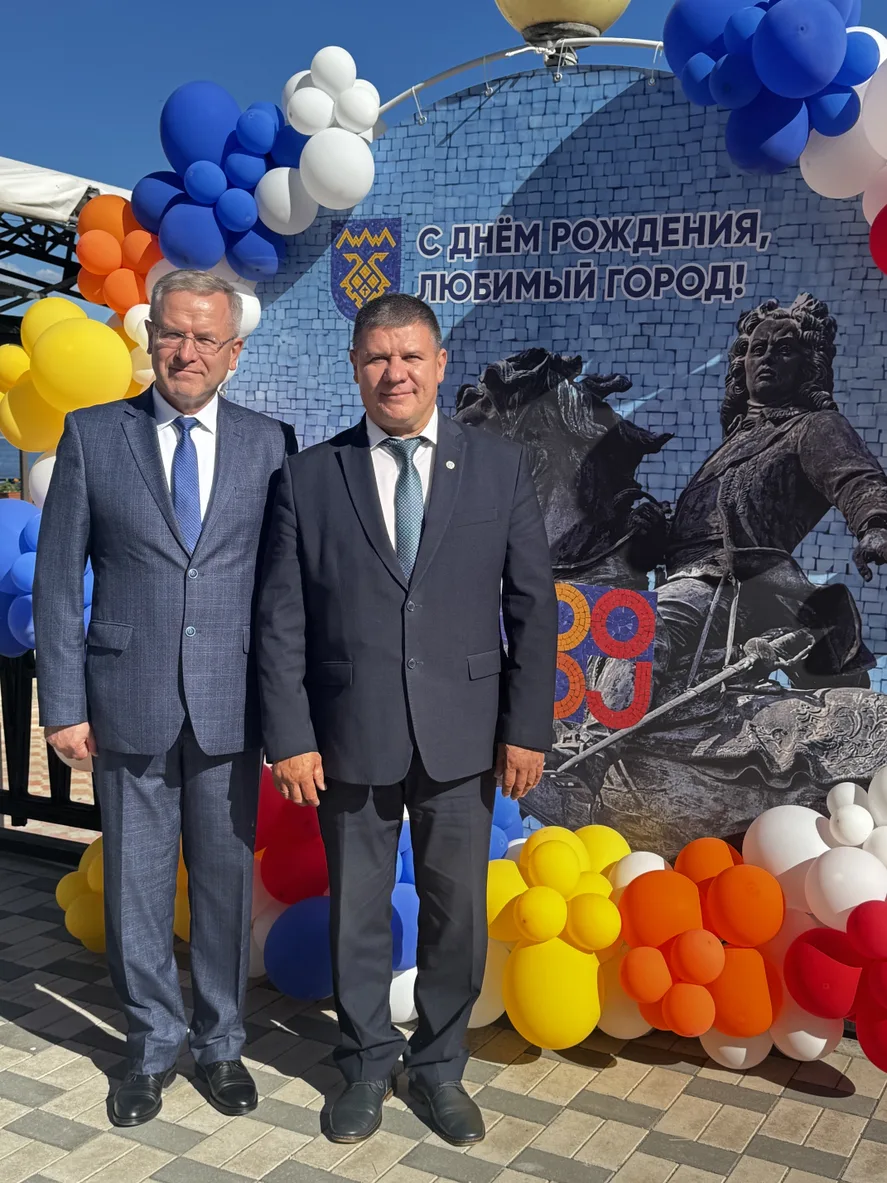 Любимому городу желаю…
Дорогие тольяттинцы, поздравляю вас с Днём города Тольятти!
Наш город родился