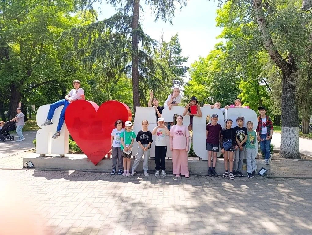 В нашем Центре активно работает летняя досуговая группа. Ребята разного возраста ежегодно в летний п