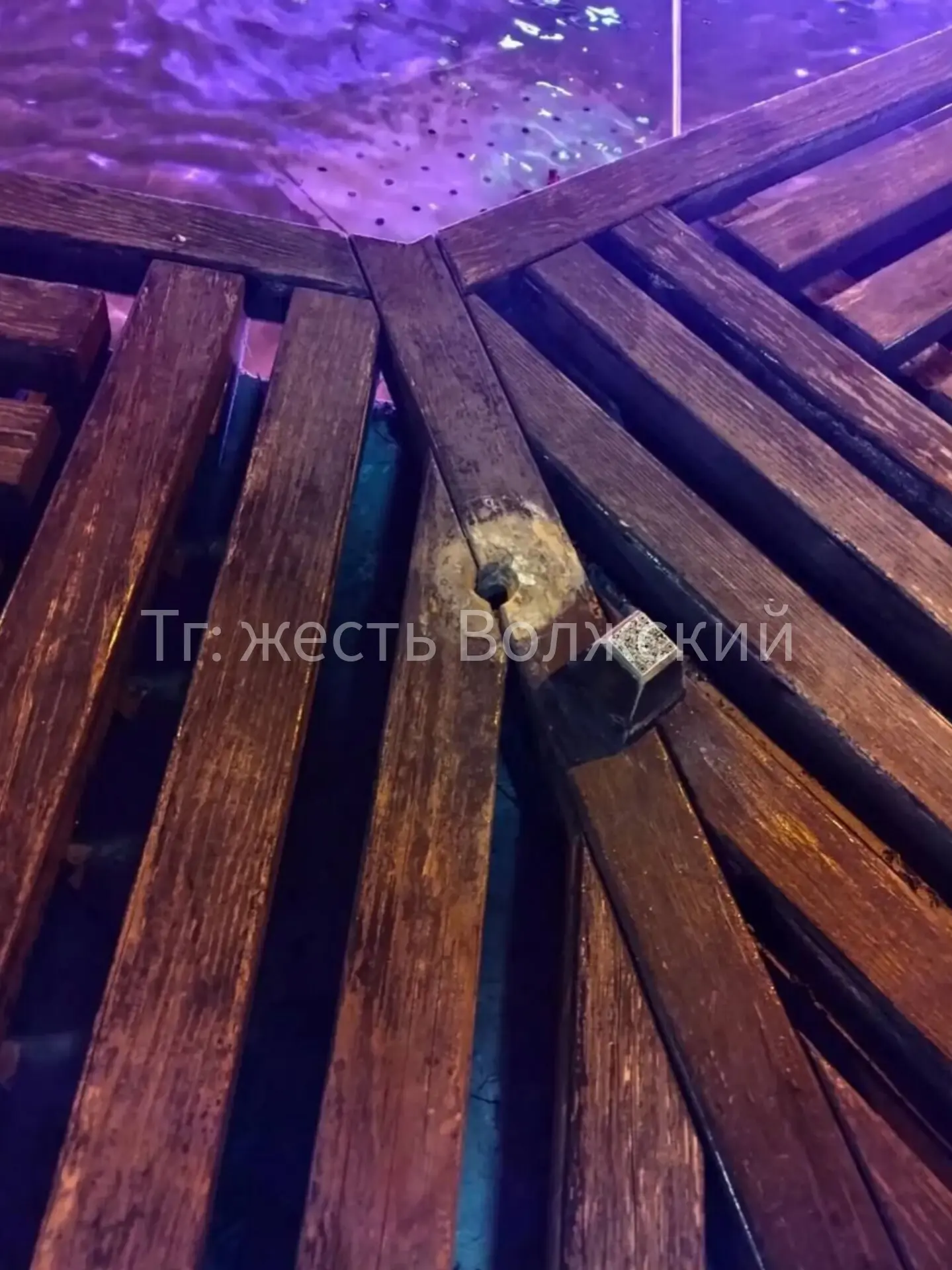 🐿️ В ВОЛЖСКОМ ПРОПАЛ СУСЛИК

Жители Волжского заметили, что с улицы Фонтанной исчезла статуэтка сус