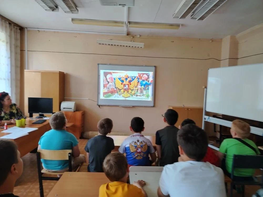 ☀️ День России в лагере «Солнышко»: рисуем, играем, поём и учимся безопасности 🇷🇺

Сегодня — уже 1