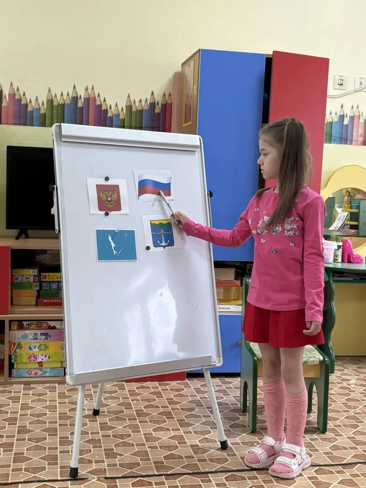 🎨Творческое утро в группе «Веснушки»: готовимся ко Дню России! 🇷🇺
Сегодняшнее утро в нашей группе