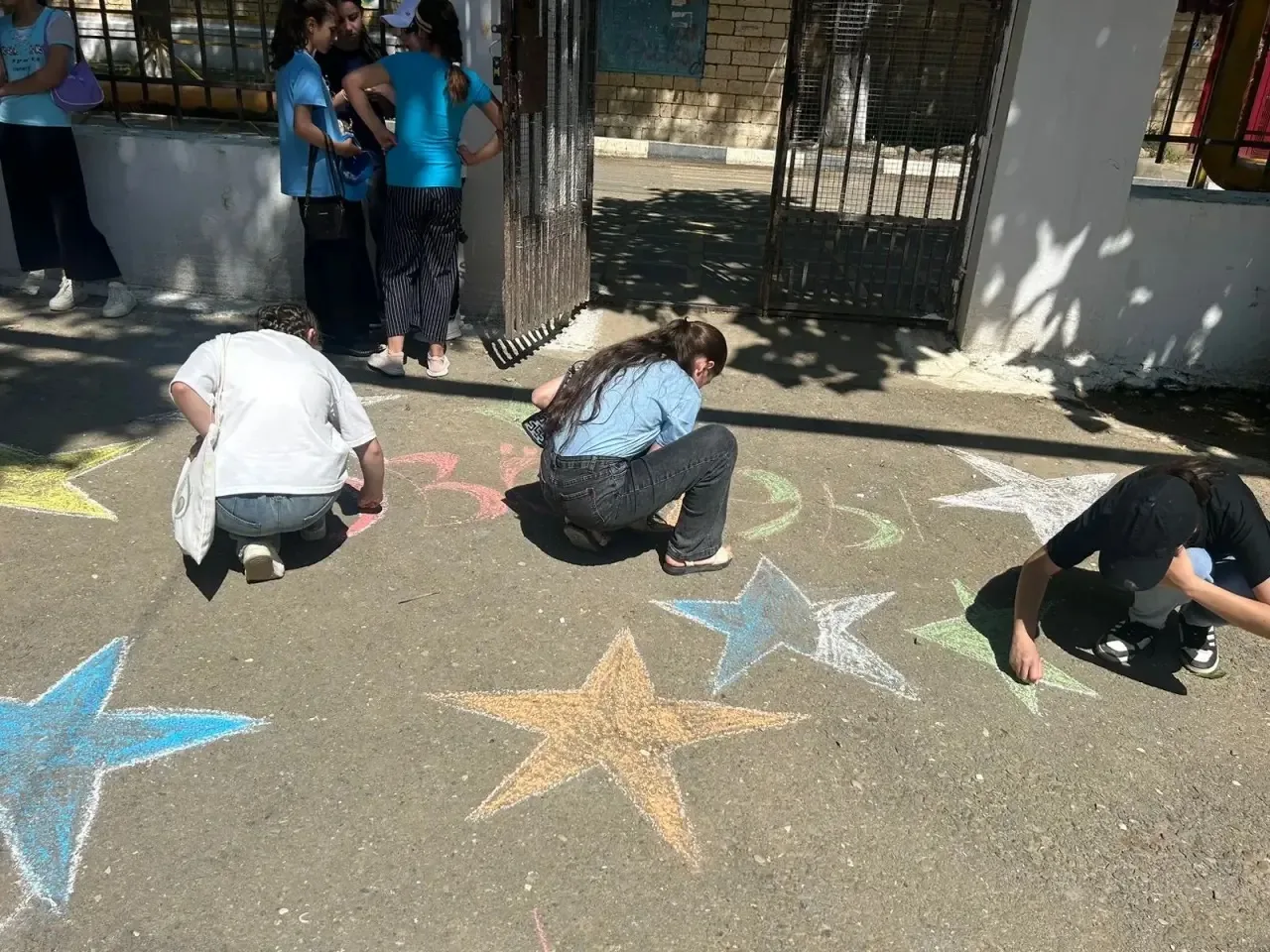🎨✨ Детство — это мы!
В первый день лета, 1 июня, мы провели замечательную акцию «Краски детства», п