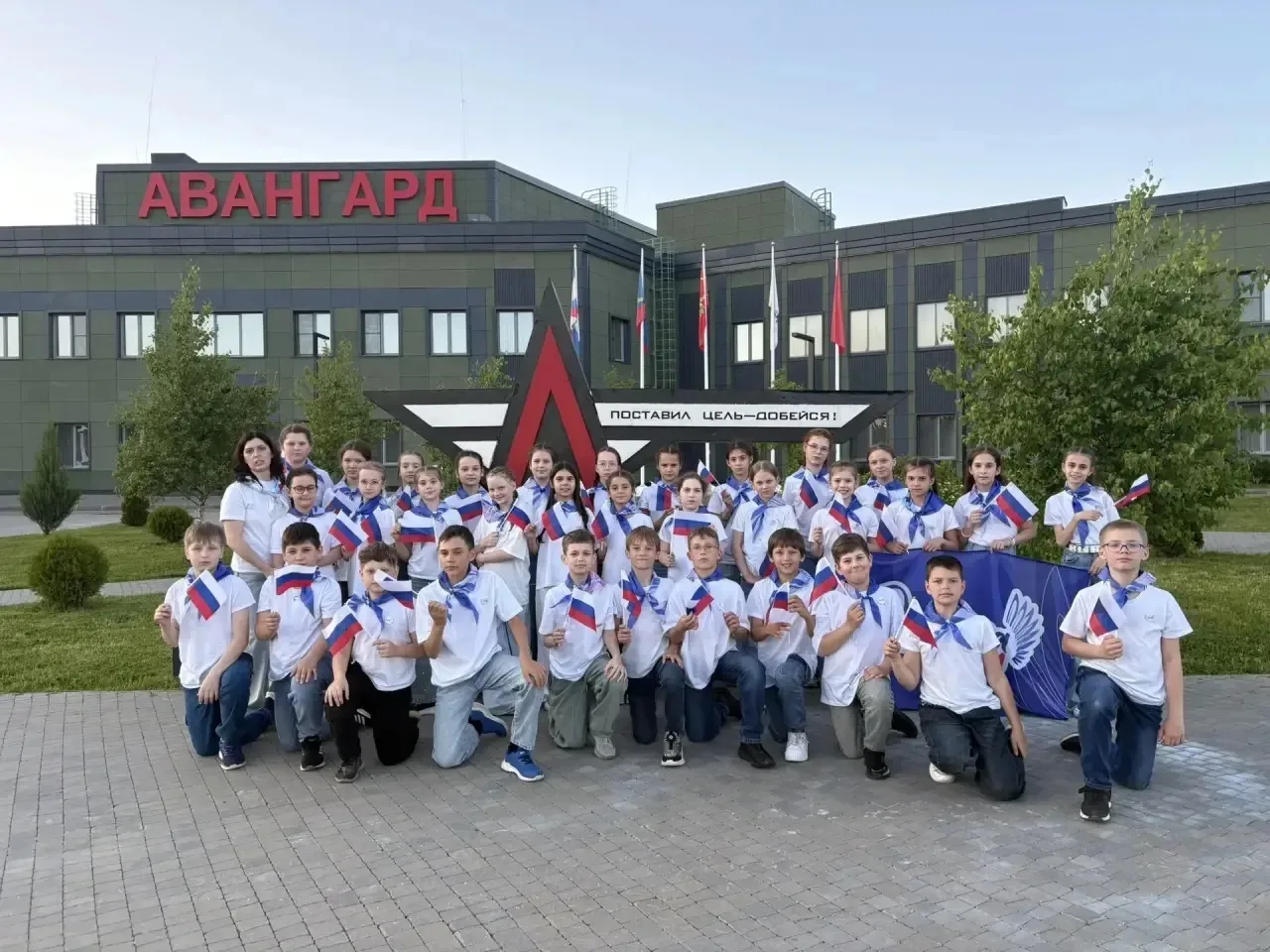 Пять дней в «Авангарде»!
За победу в региональном конкурсе "Содружество Орлят" ученики 4 "В" класса 