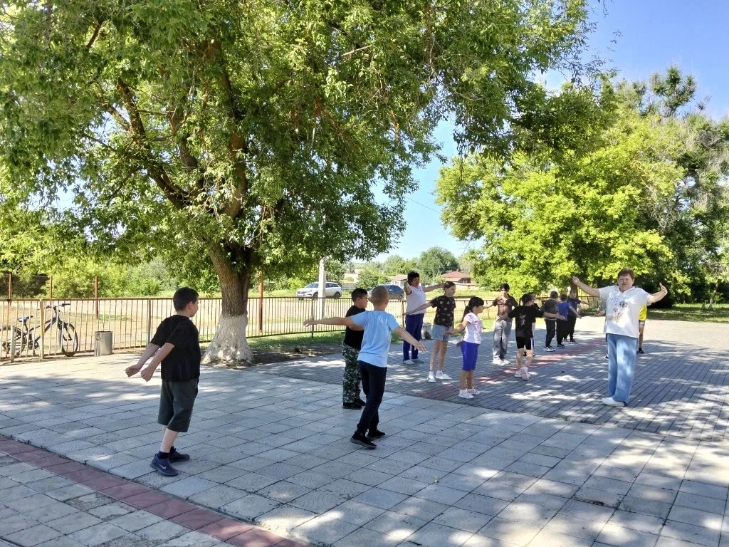 Сегодня, 09.06.26г,  в детском лагере "Солнышко" царила атмосфера настоящего братства! 👨‍👩‍👧‍👦 Д